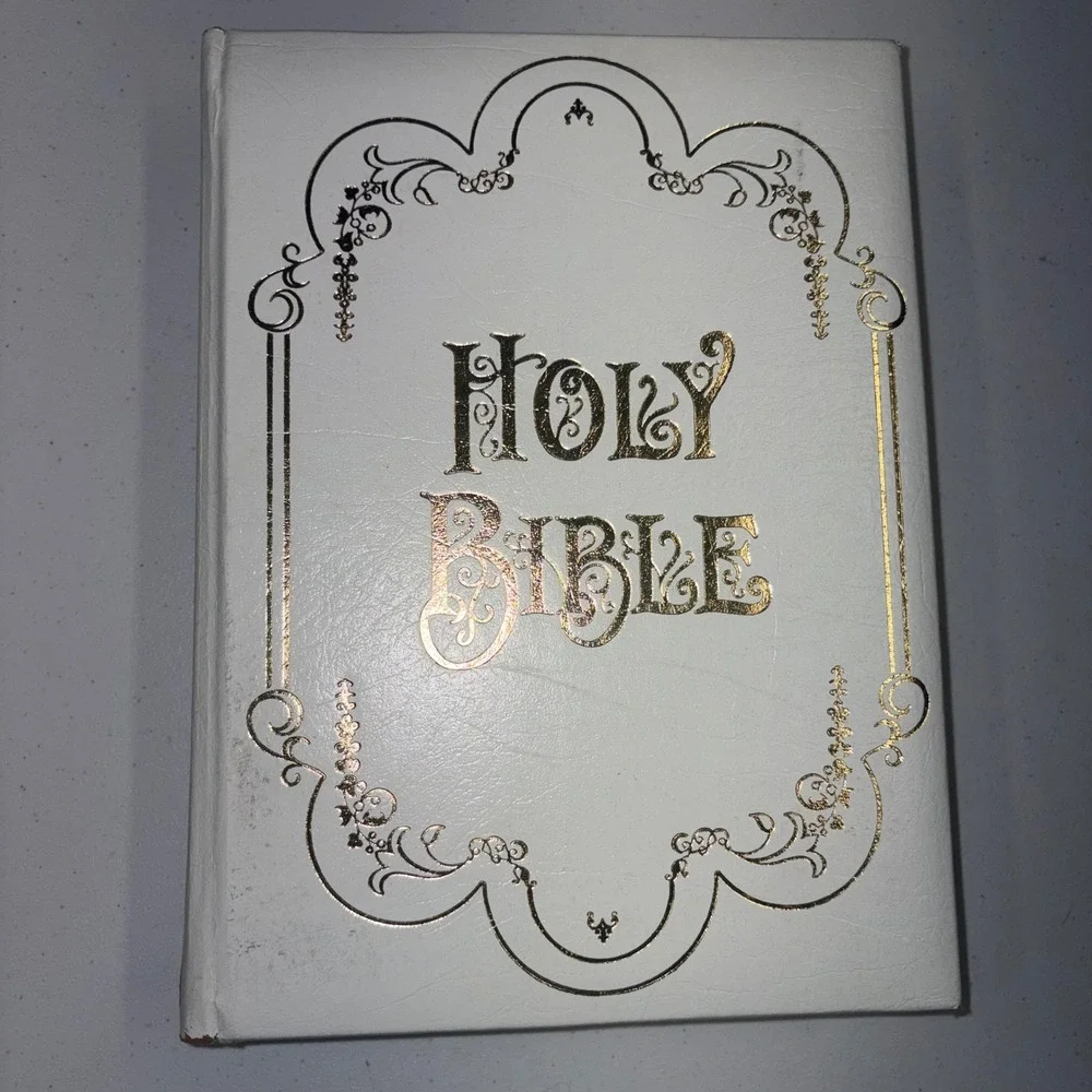 Catholic Holy Bible Family Life Edition NAB White Bonded Leather Gold Gilt